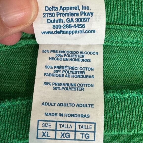 Disney Mickey Mouse Christmas Santa Green Short Sleeve T-shirt XL - Picture 7 of 7